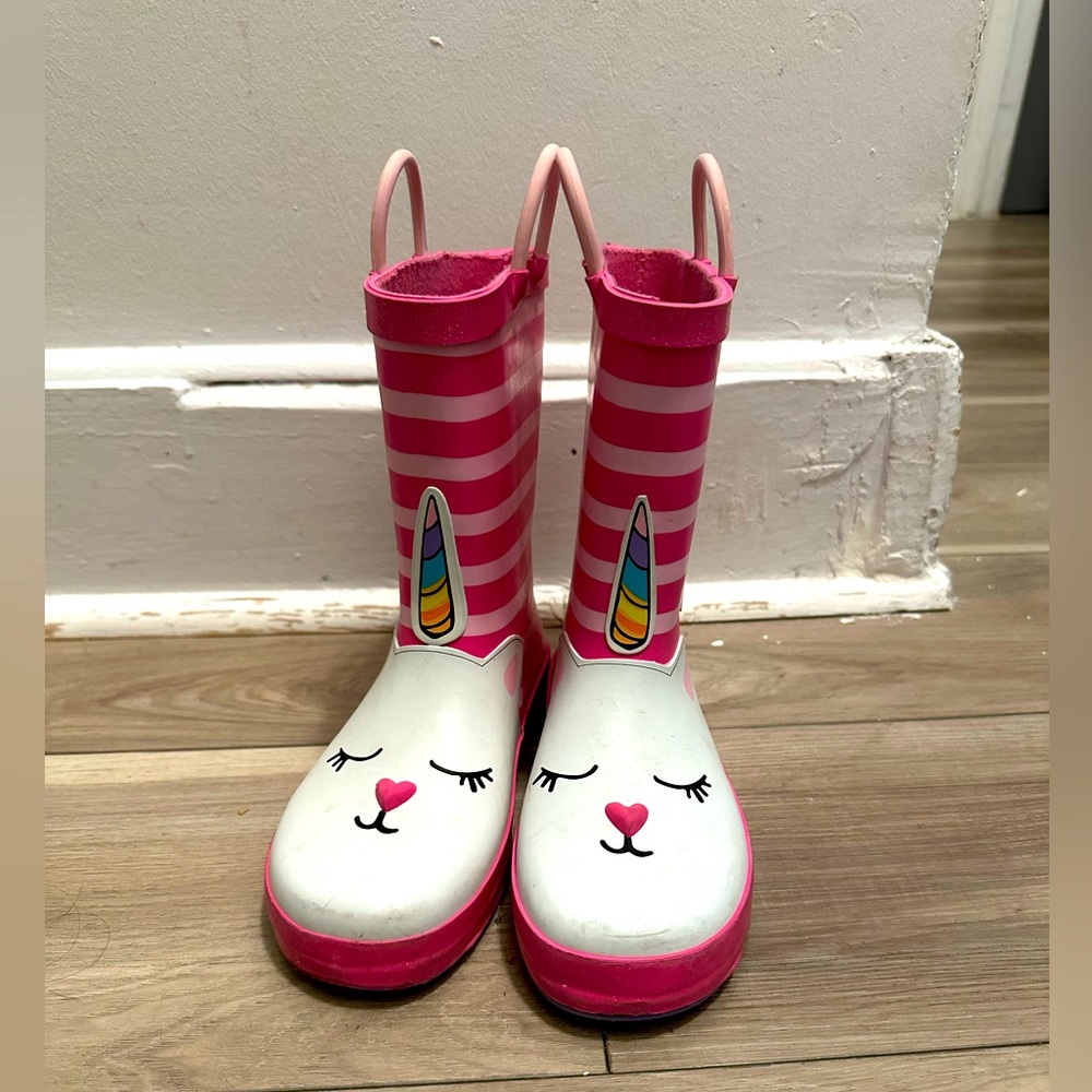 Little girl rainboots size 1.
